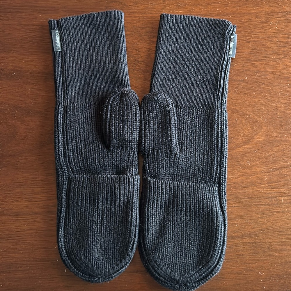 Lululemon Women's Ribbed Merino Wool-Blend Knit Mittens